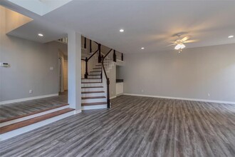 12929 Kingsbridge Ln in Houston, TX - Building Photo - Building Photo