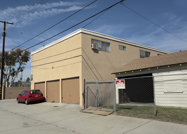 2641 Linden Ave in Long Beach, CA - Building Photo - Building Photo