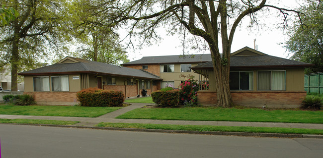 College Court Apartments