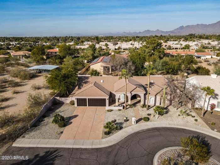 9458 E Desert Cove Ave in Scottsdale, AZ - Foto de edificio