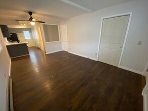 301 E 248th St in Euclid, OH - Building Photo - Building Photo