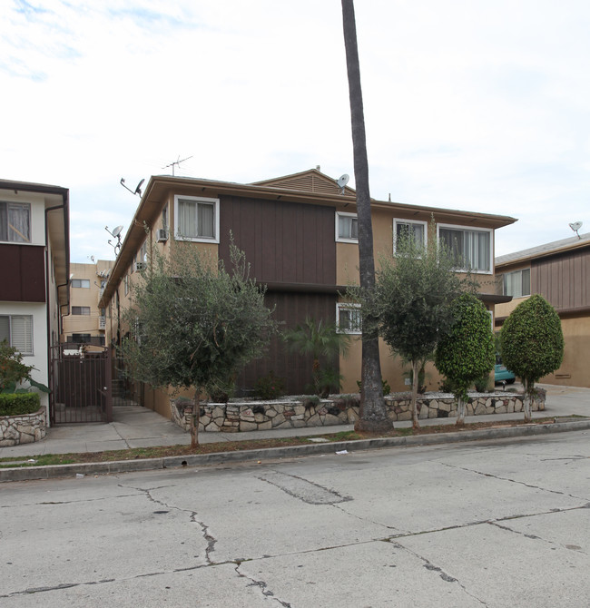 1243 N Mansfield Ave in Los Angeles, CA - Foto de edificio - Building Photo