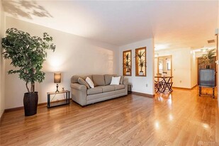 7850 Betsy Ross Cir, Unit 7850 in Dayton, OH - Building Photo