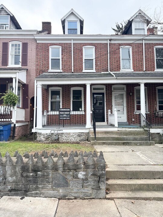 710 1/2 East End Ave in Lancaster, PA - Building Photo