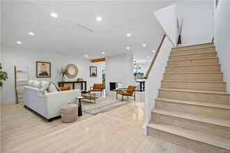 6210 Newcastle Ave in Los Angeles, CA - Building Photo - Building Photo