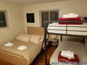 21 Oxford Cir in Belmont, MA - Building Photo - Building Photo
