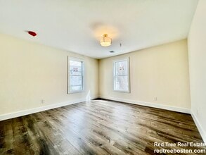 13 Dalby St, Unit 2 in Newton, MA - Building Photo - Building Photo