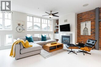 1072 Hamilton St in Vancouver, BC - Building Photo - Building Photo