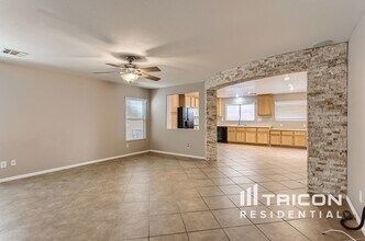 8383 Golden Amber St in Las Vegas, NV - Building Photo - Building Photo