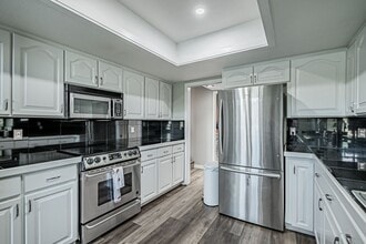 9866 E Maplewood Cir in Englewood, CO - Building Photo - Building Photo
