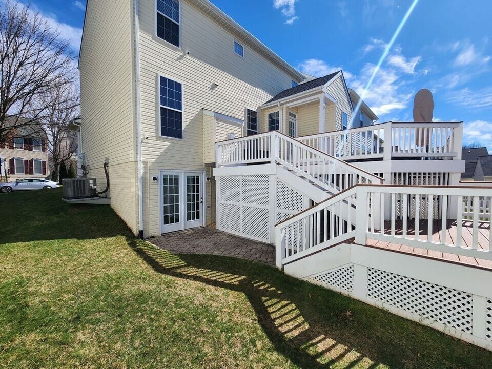 19028 Noble Oak Dr in Germantown, MD - Building Photo