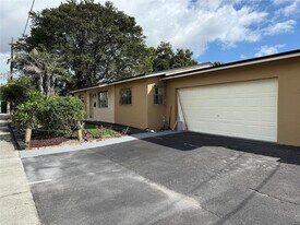 602 NE 38th St in Oakland Park, FL - Building Photo