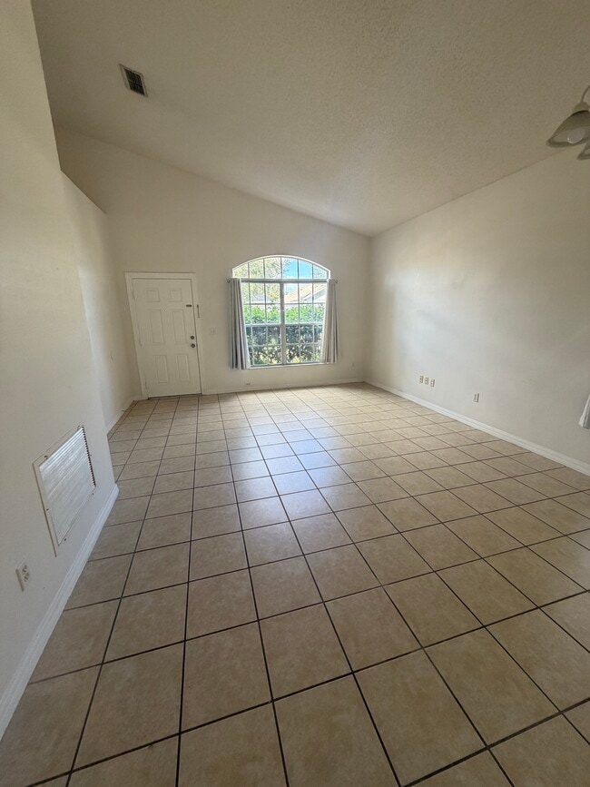 5559 Pats Pt in Winter Park, FL - Foto de edificio - Building Photo