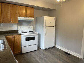 196 Maria St in Sarnia, ON - Building Photo - Building Photo