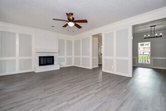 14938 Mesita Dr in Houston, TX - Building Photo - Building Photo