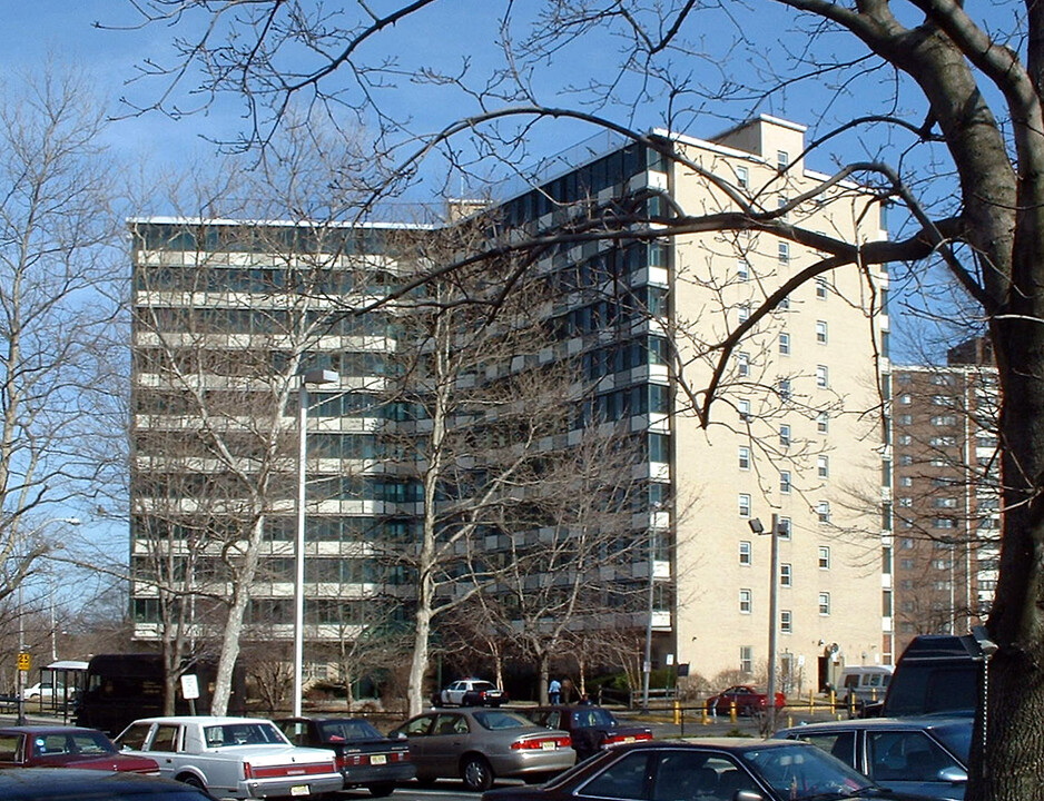 Washington Manor in Orange, NJ - Building Photo