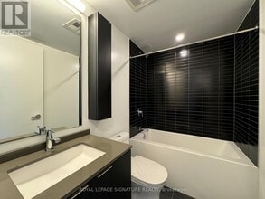 86 Dundas St E in Mississauga, ON - Building Photo - Building Photo