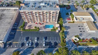 2200 E Hallandale Beach Blvd in Hallandale Beach, FL - Building Photo