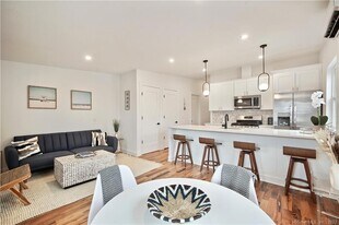 75 Henry St in Stamford, CT - Building Photo