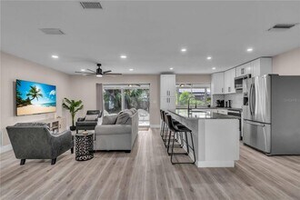 2544 Carlisle Pl in Sarasota, FL - Building Photo - Building Photo