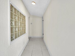6661 Meade St in Hollywood, FL - Building Photo - Building Photo