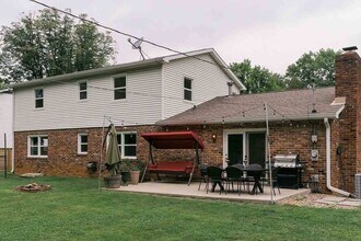 2212 E Queens Way in Bloomington, IN - Building Photo - Building Photo