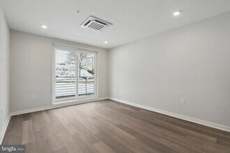 3449 Scotts Ln, Unit B307 in Philadelphia, PA - Building Photo - Building Photo