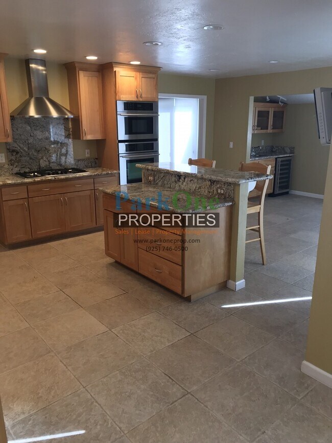 5 Corte Holganza in Orinda, CA - Building Photo - Building Photo