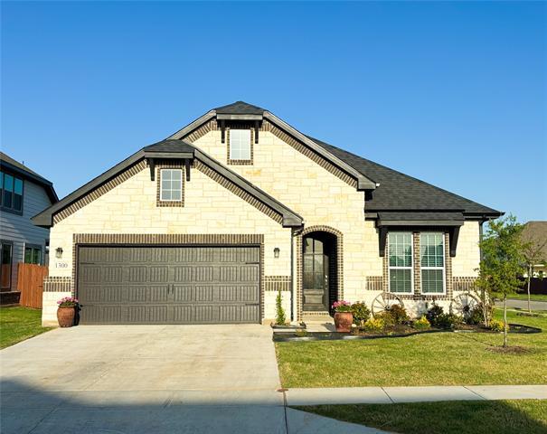 1300 San Marcos Dr in Springtown, TX - Foto de edificio