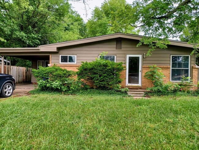 property at 1419 E Beaumont Dr