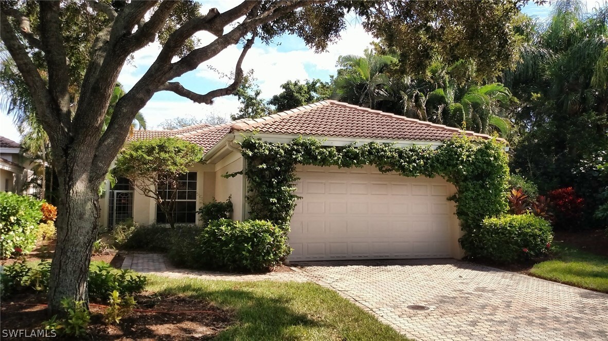 8526 Peppertree Way in Naples, FL - Building Photo