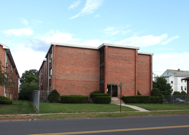 607 Burritt St in New Britain, CT - Building Photo - Building Photo