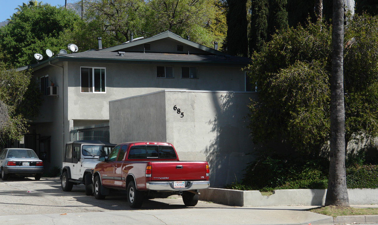 685 Washington Blvd in Pasadena, CA - Foto de edificio