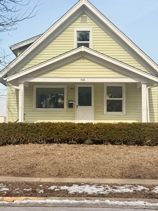 508 Grand Ave in Loves Park, IL - Building Photo
