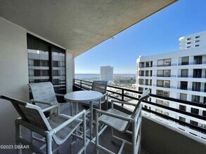 3023 S Atlantic Ave, Unit 1102 in Daytona Beach Shores, FL - Foto de edificio - Building Photo