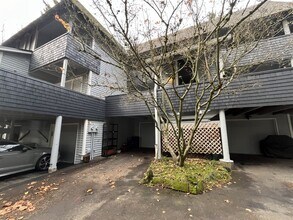 19771 NW Quail Hollow Dr in Portland, OR - Building Photo - Building Photo