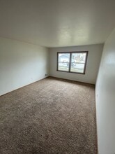 343 W Newhall Ave. (8 Unit) in Waukesha, WI - Foto de edificio - Interior Photo