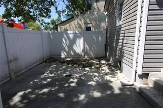 12 Elm Ave in Hempstead, NY - Building Photo - Building Photo
