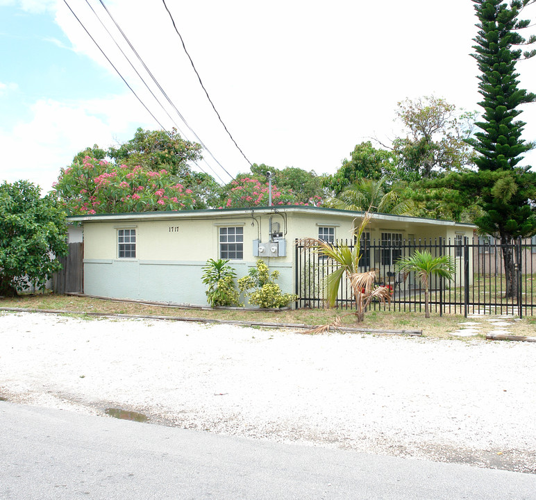 1711-1717 NW 8th Pl in Fort Lauderdale, FL - Building Photo