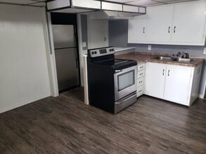 22 Stoneland Rd, Unit B in Worcester, MA - Building Photo - Building Photo