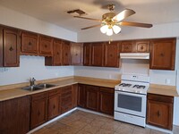 324 Adeline St in Maricopa, CA - Building Photo - Building Photo