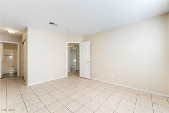 435 Coral Sea St in Henderson, NV - Foto de edificio - Building Photo