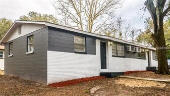 9416 Greystone Rd in Thonotosassa, FL - Building Photo