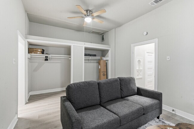 314 W Cevallos in San Antonio, TX - Foto de edificio - Building Photo