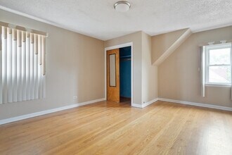 2102 N Nagle Ave in Chicago, IL - Building Photo - Building Photo