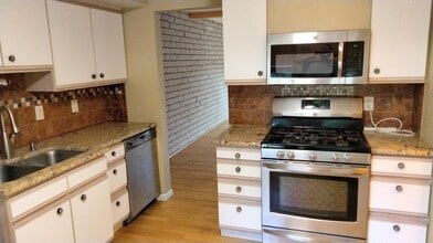 539 French Rd in Rochester, NY - Building Photo - Building Photo