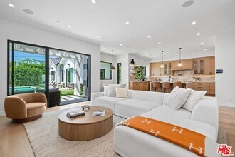 971 S Bundy Dr in Los Angeles, CA - Building Photo - Building Photo