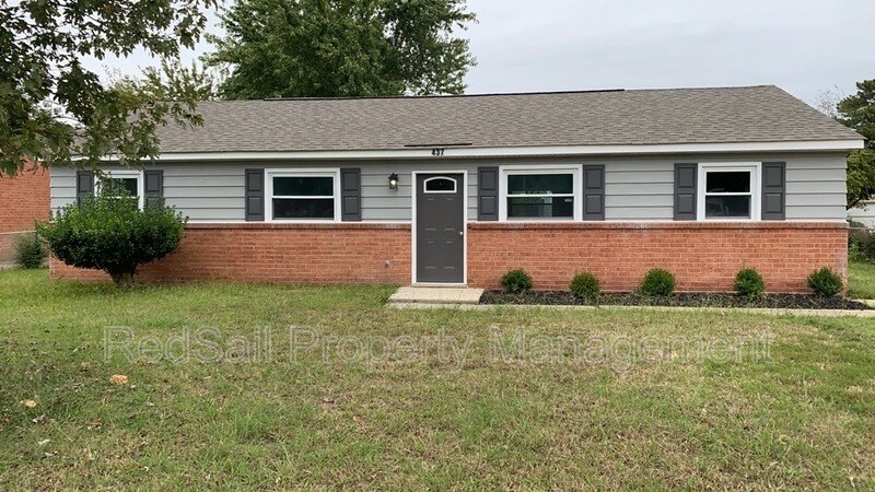 437 Fox Hill Rd in Hampton, VA - Building Photo