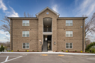 Stella's Place Apartments in Greensboro, NC - Foto de edificio - Building Photo