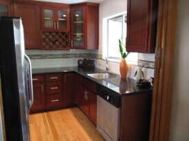 131 Hawthorne Ave, Unit E in Palo Alto, CA - Building Photo